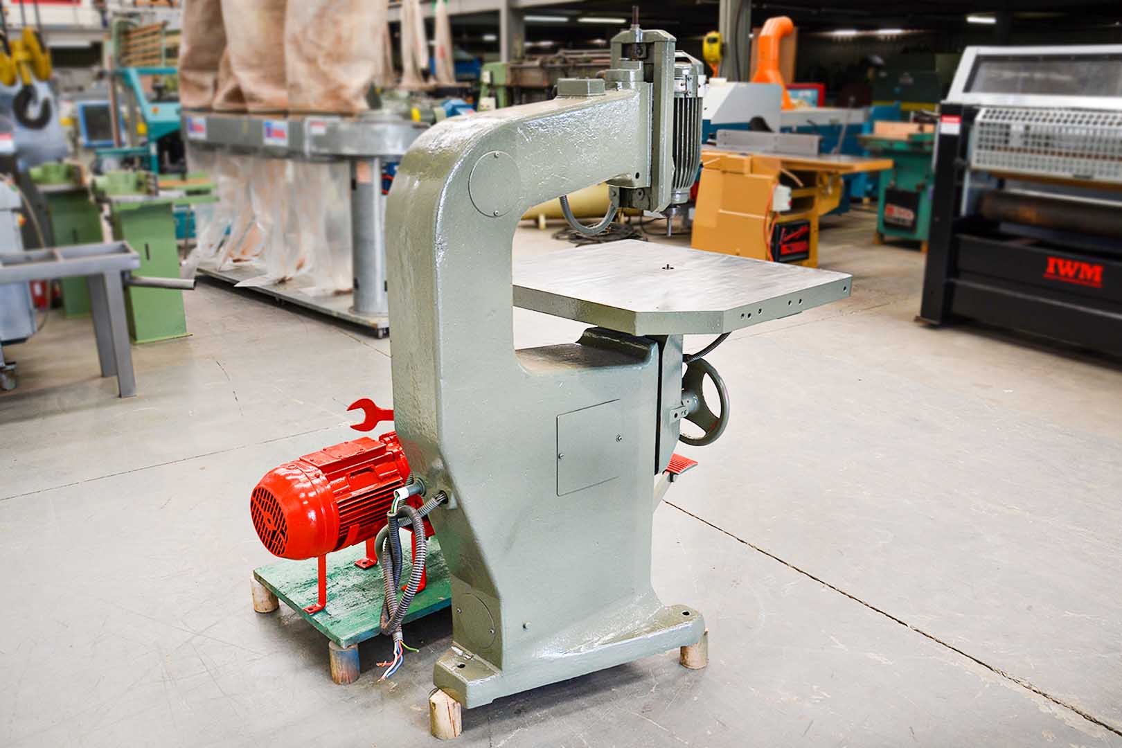 1X WADKIN OVER HEAD ROUTER (PRE-OWNED) - Image 4