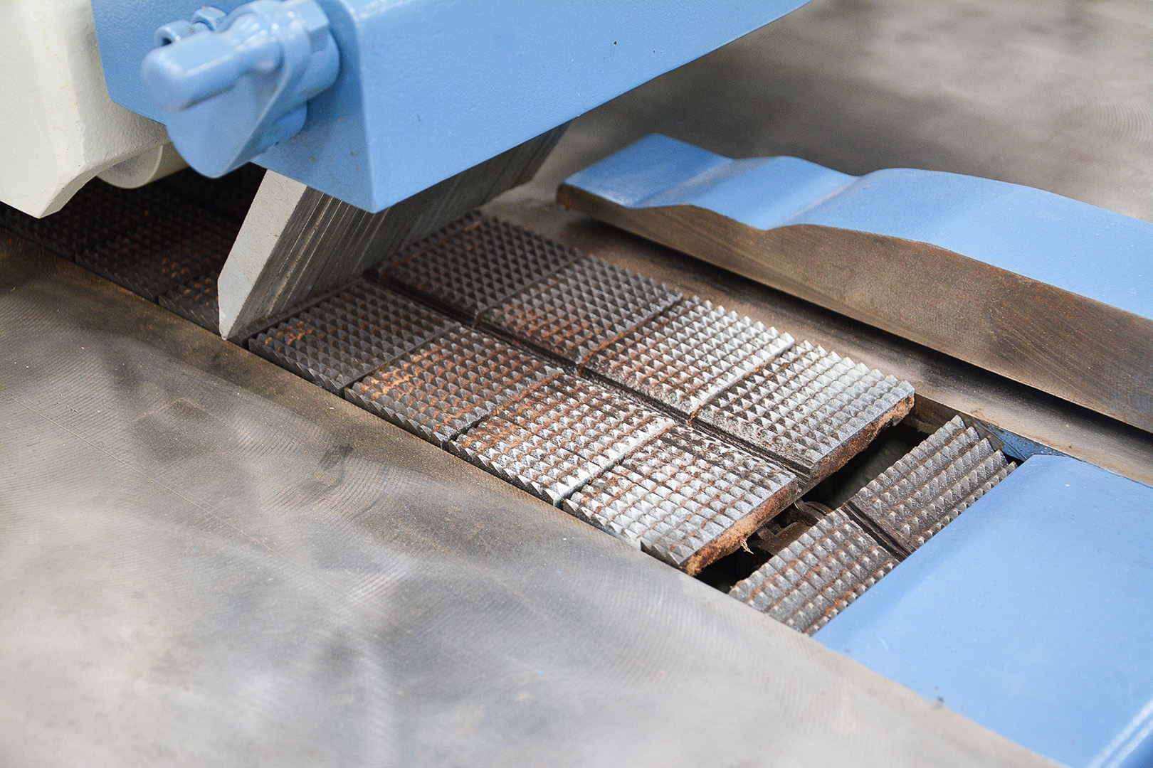 Holytek HR-303 Straight Line Production Rip Saw (Fully Serviced)(MR6N) - Image 21