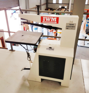 IWM 4410 220v Jigsaw 700mm Throat (J1n) (New)
