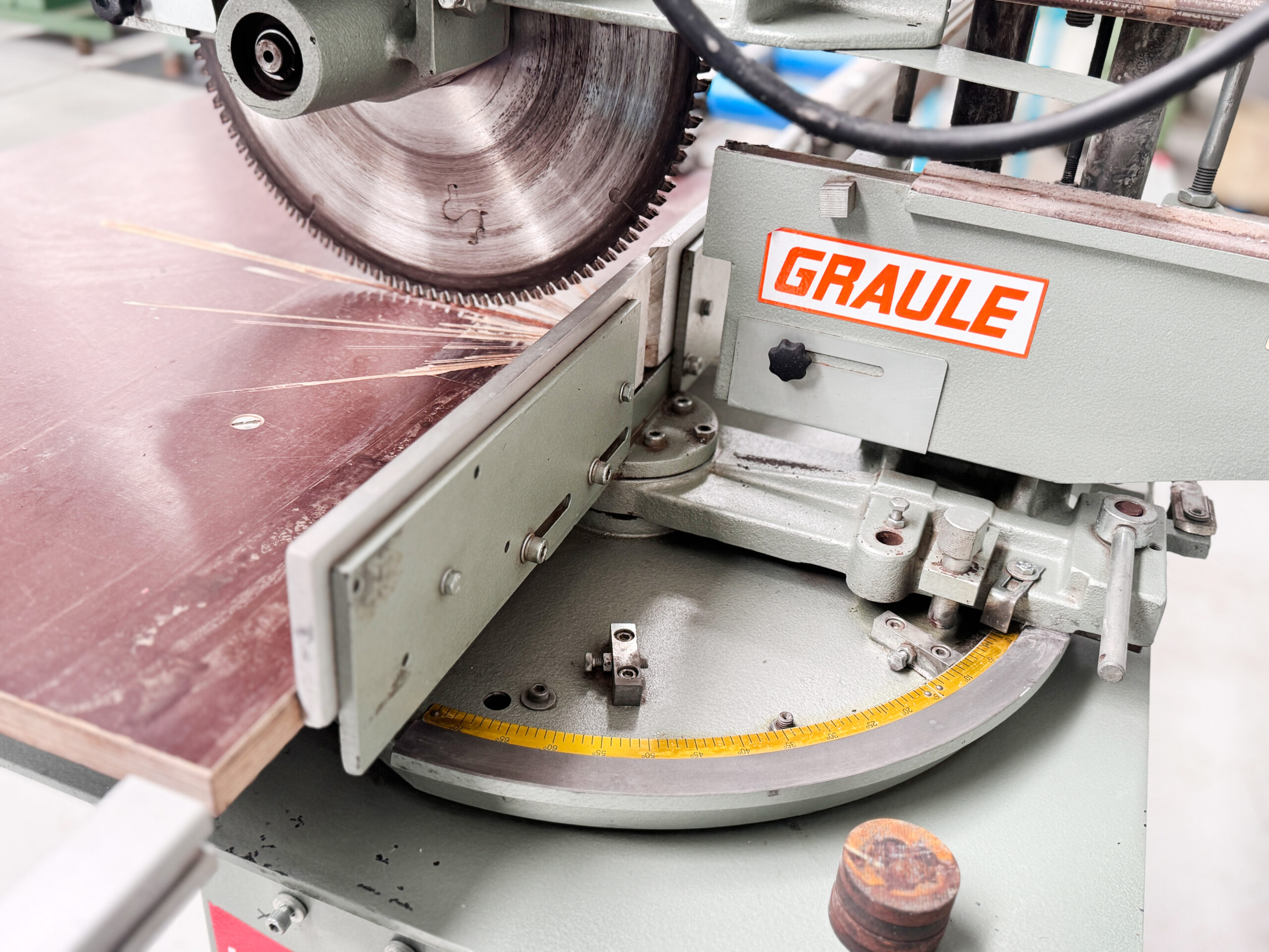 Hoffmann MS 35 Double Mitre Saw with Electronic Fence and Feed Tables - Image 15