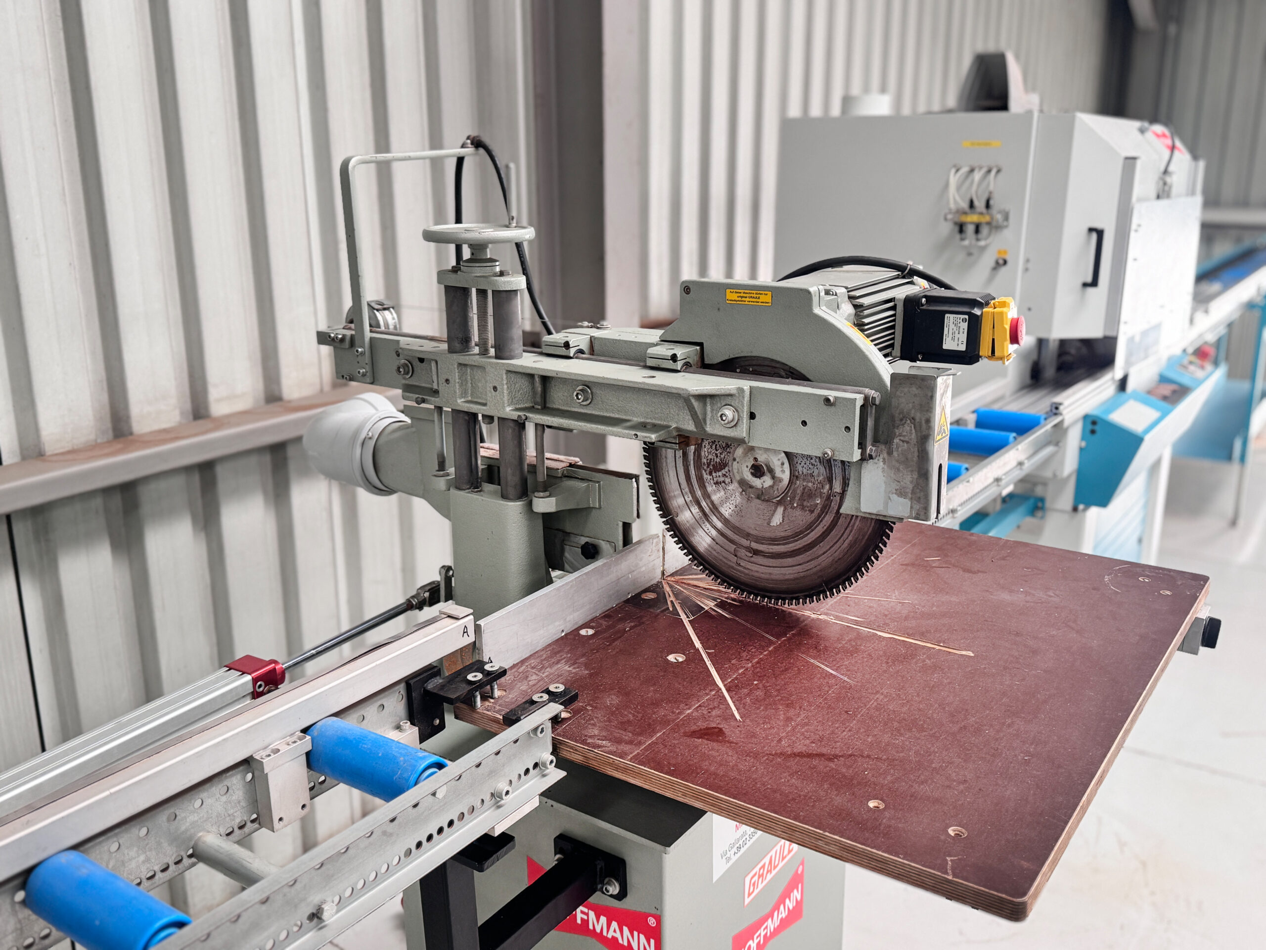 Hoffmann MS 35 Double Mitre Saw with Electronic Fence and Feed Tables - Image 4