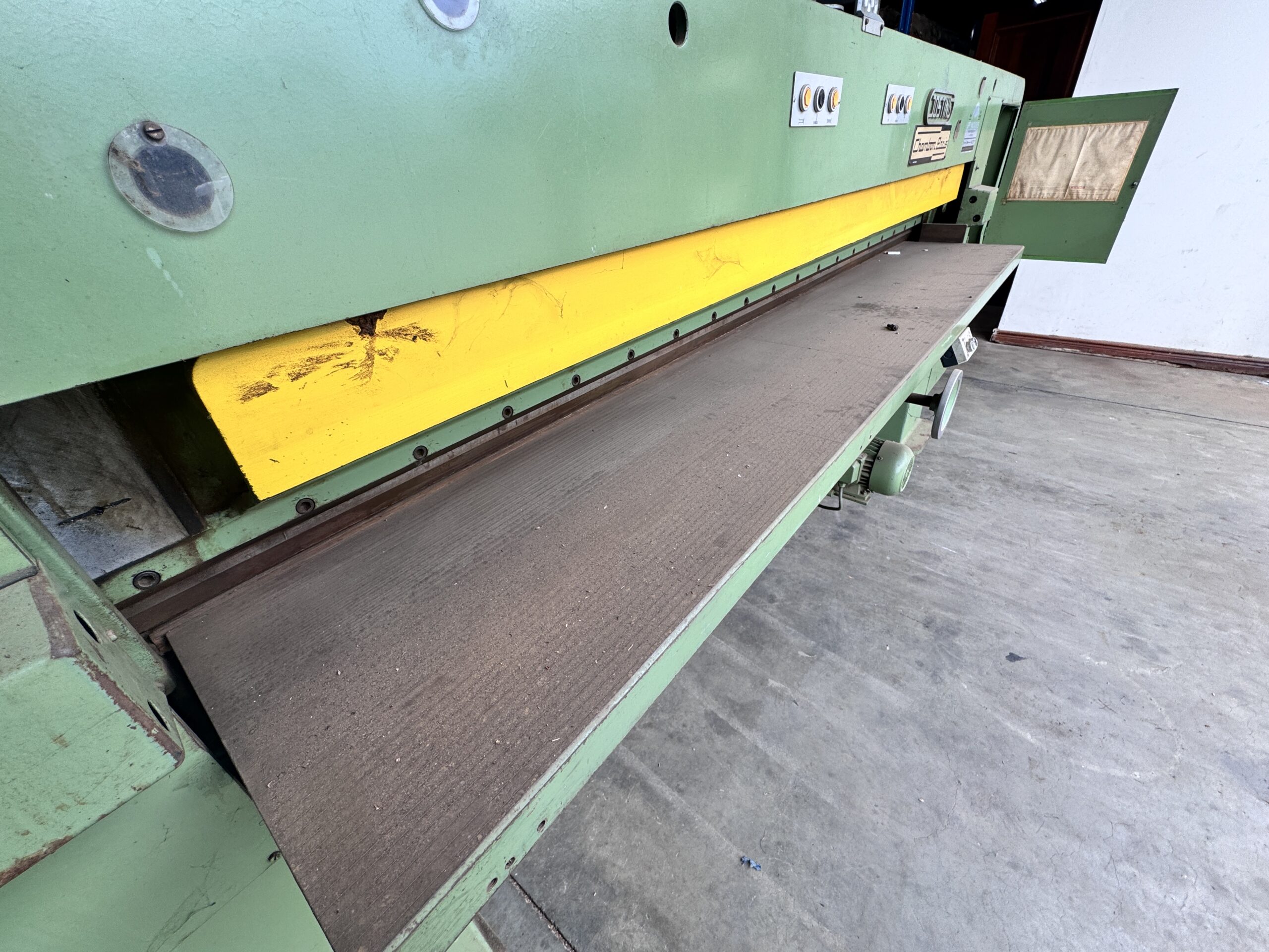 Josting 2.5m Veneer Guillotines - Italy (Fully Serviced) (V19U) - Image 4