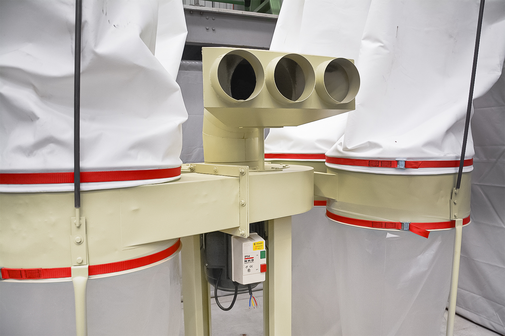 IWM Four Bag Dust Extractors (Serviced) - Image 5