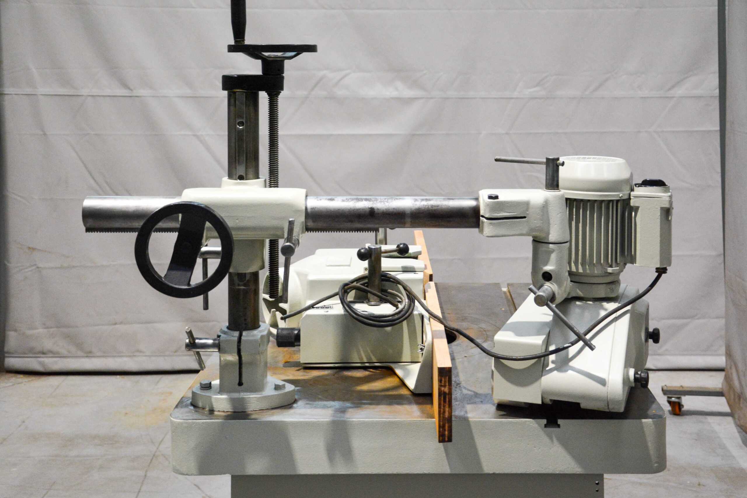Casadei F115 Heavy-Duty Spindle Moulder with Auto Feeder โ Italy (Fully Serviced) - Image 11