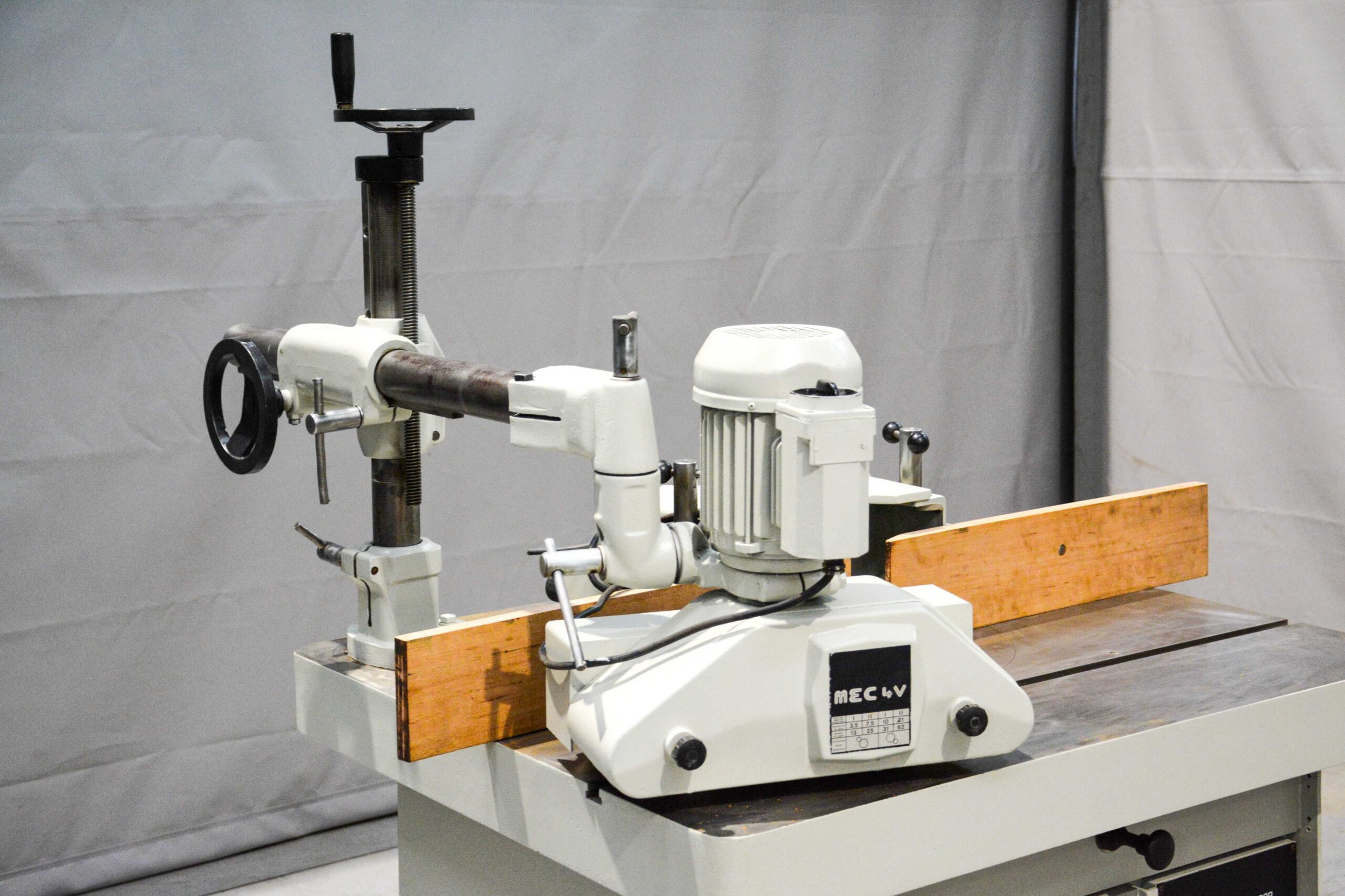 Casadei F115 Heavy-Duty Spindle Moulder with Auto Feeder โ Italy (Fully Serviced) - Image 7