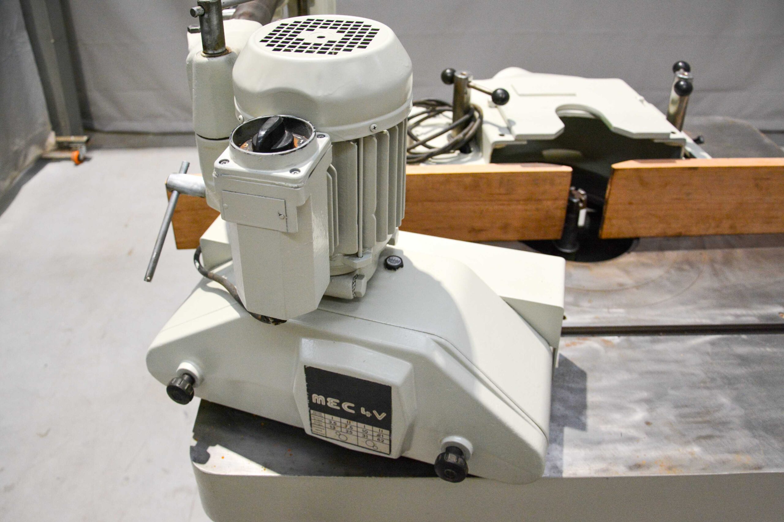 Casadei F115 Heavy-Duty Spindle Moulder with Auto Feeder โ Italy (Fully Serviced) - Image 5