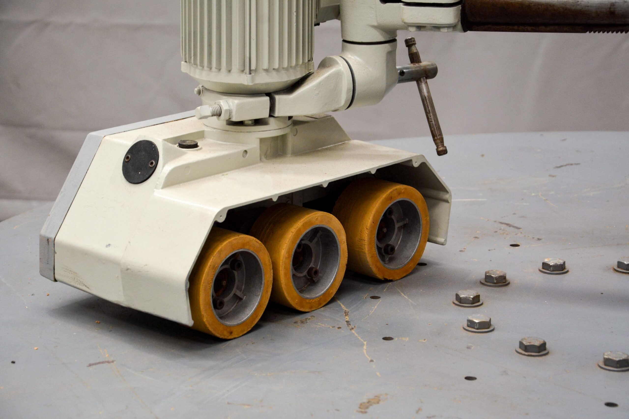 Industrial 3-Wheel Power Feeder (Fully Serviced) - Image 4