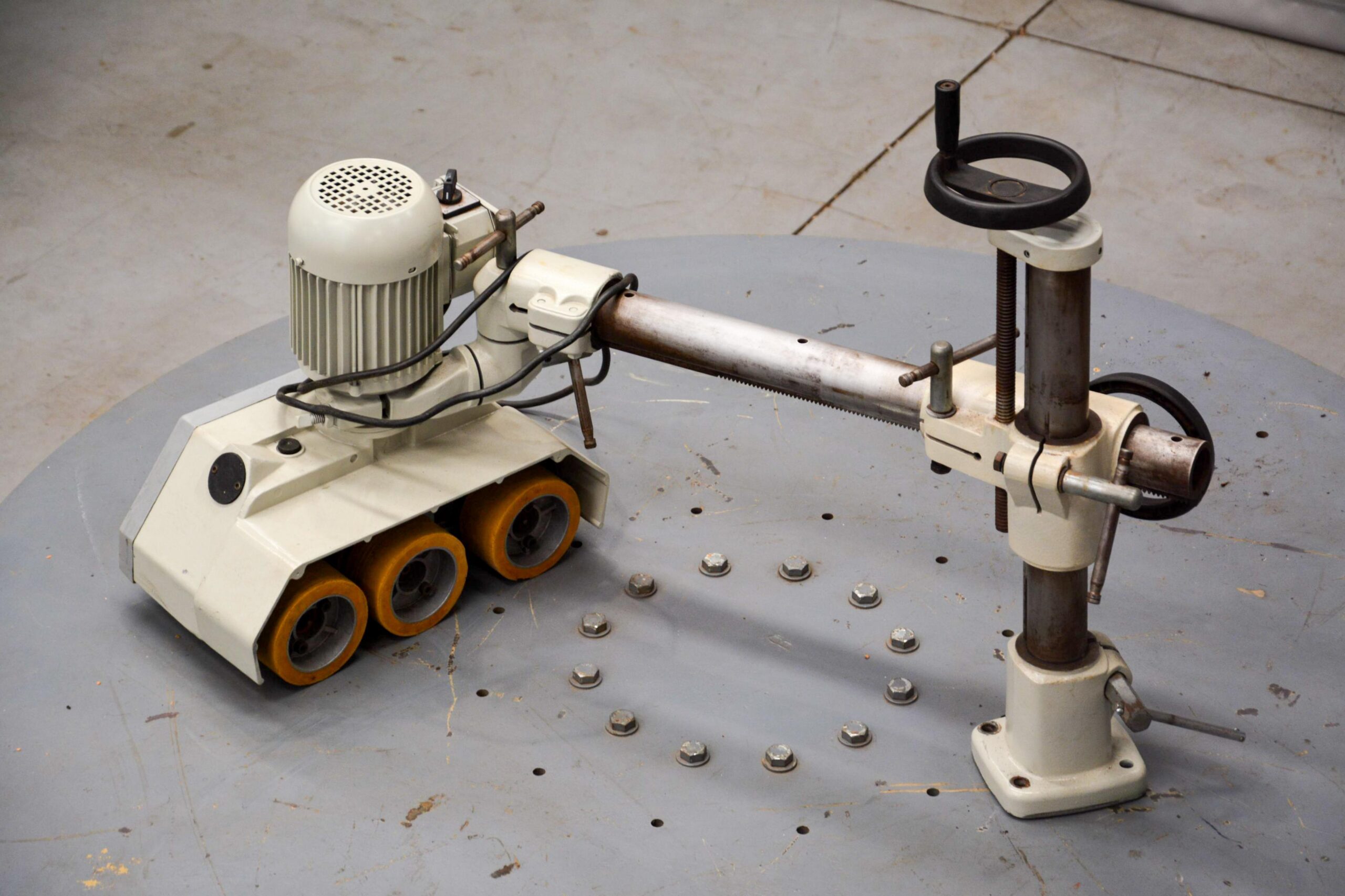 Industrial 3-Wheel Power Feeder (Fully Serviced)
