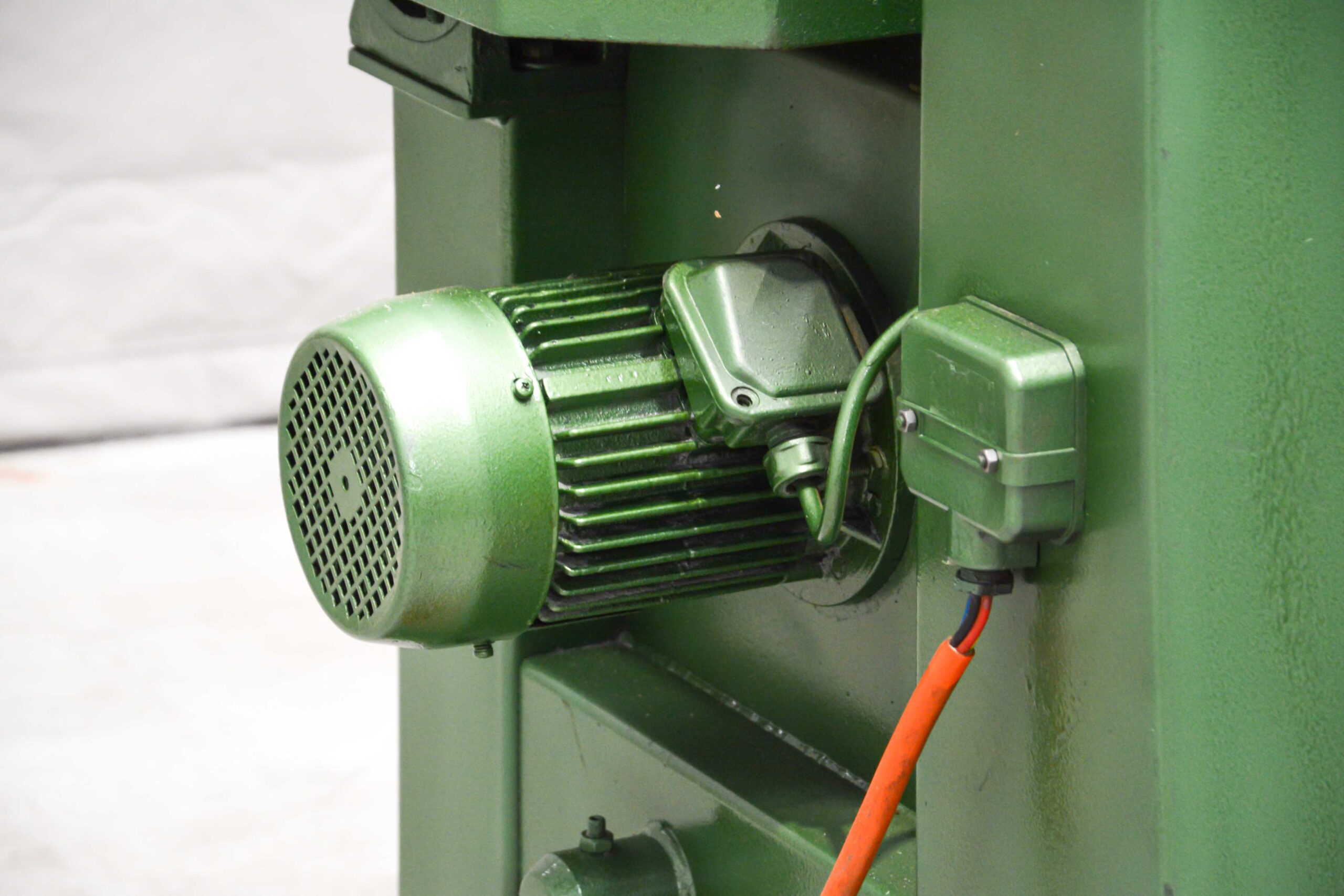 IWM Bandsaw โ (Fully Serviced) - Image 16