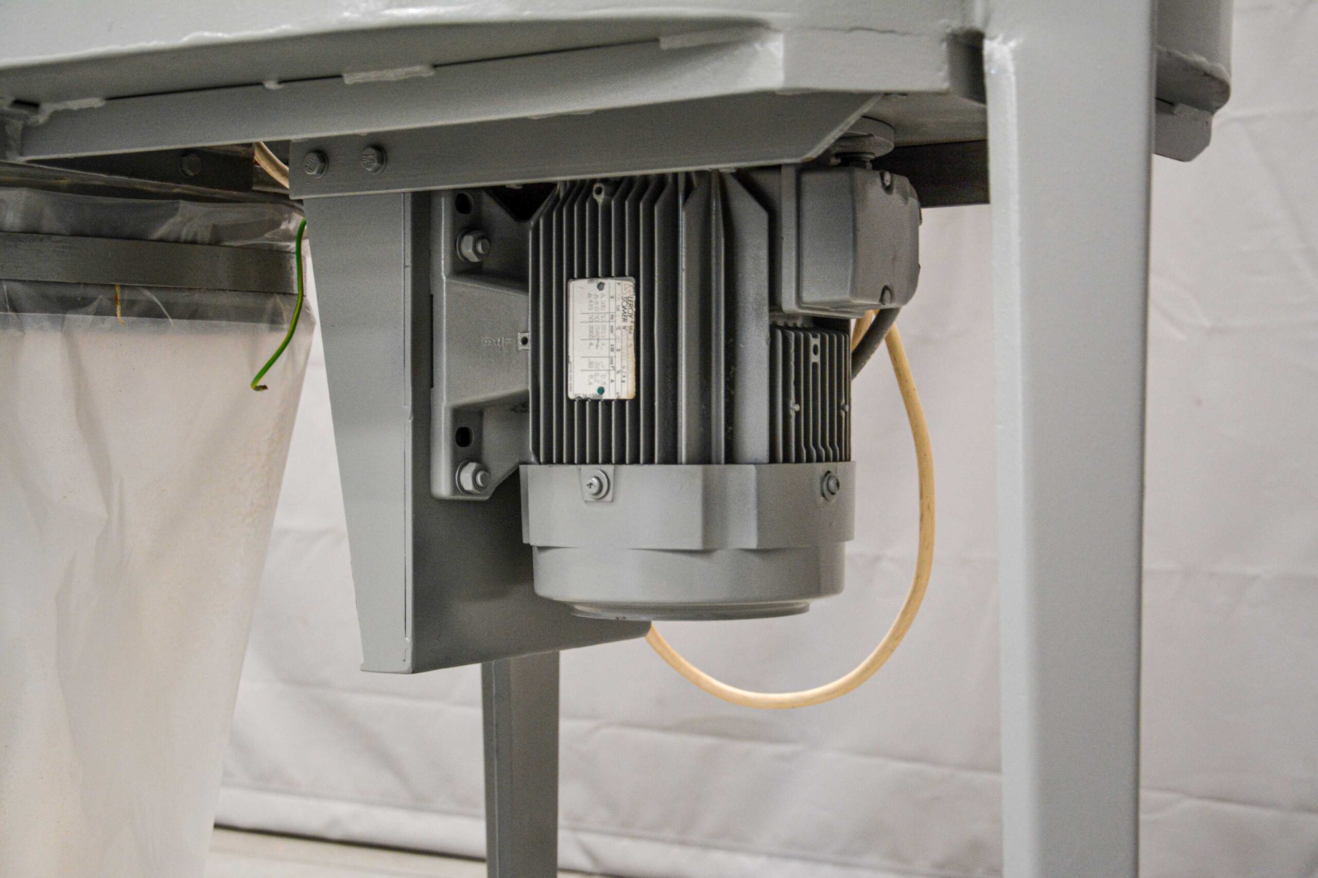 IWM 3 Bag Heavy Duty Dust Extractor (Fully Serviced) - Image 17