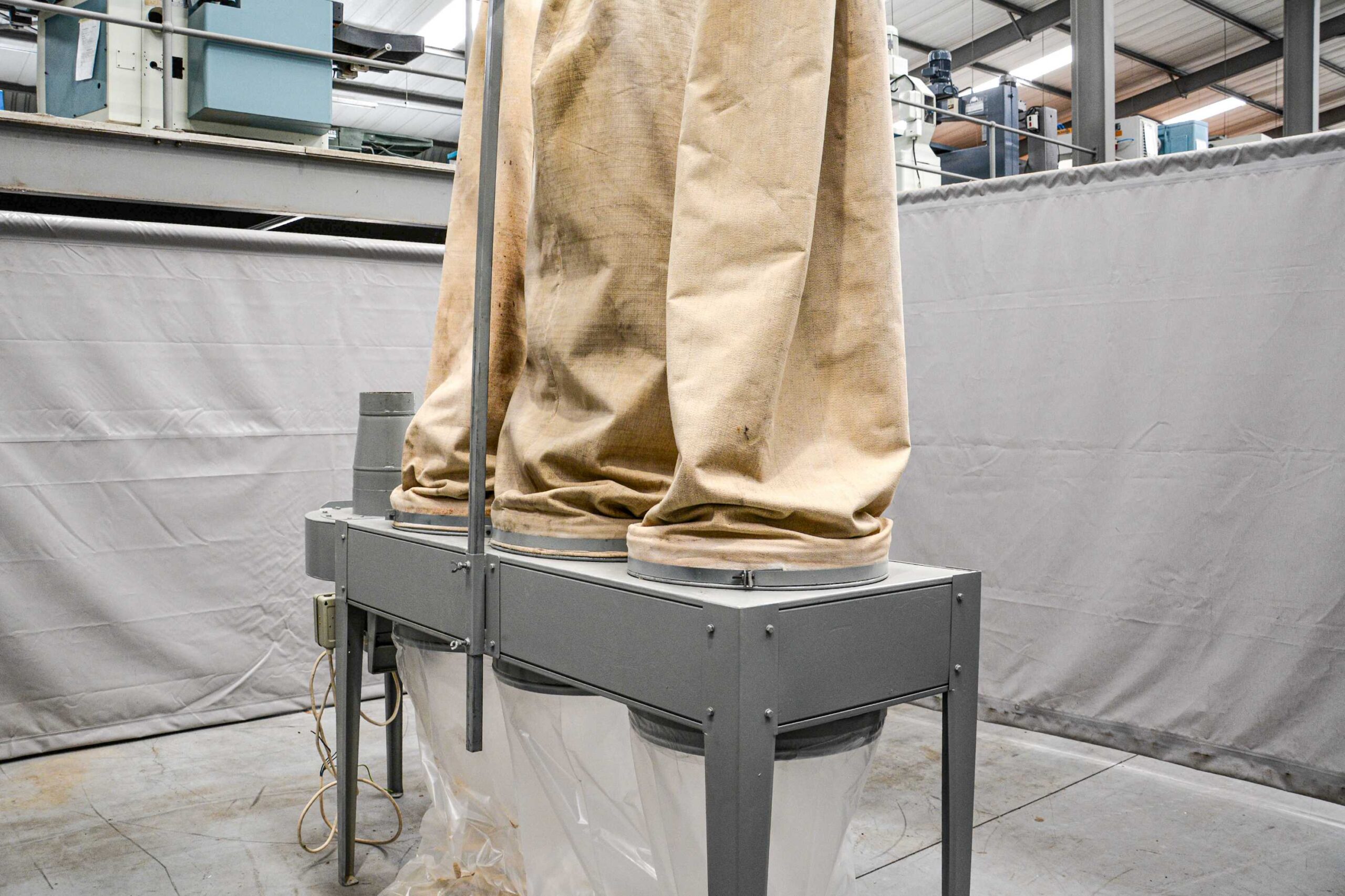 IWM 3 Bag Heavy Duty Dust Extractor (Fully Serviced) - Image 4