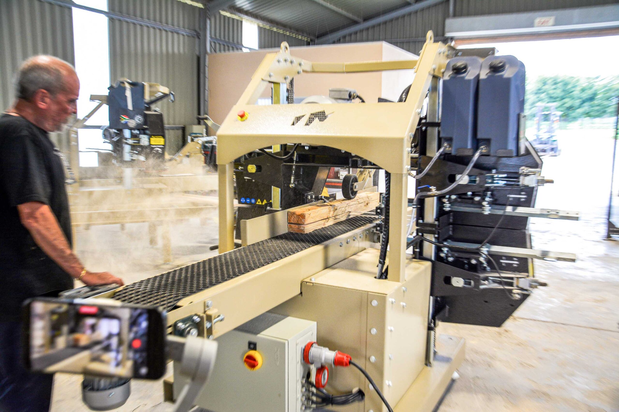Rhino Twin Head Resaw with Automatic Conveyor Feed (New) - Image 34
