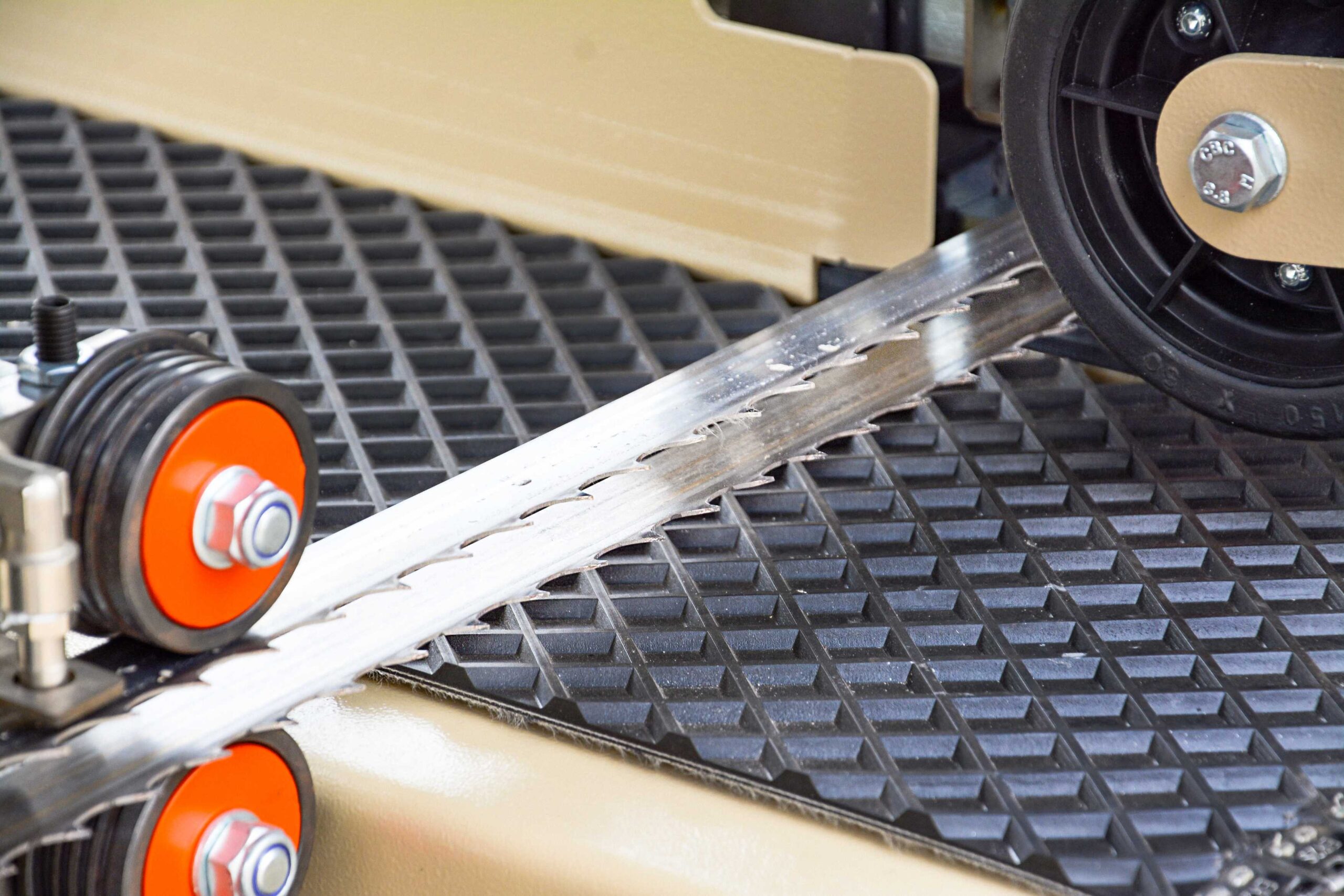 Rhino Twin Head Resaw with Automatic Conveyor Feed (New) - Image 20