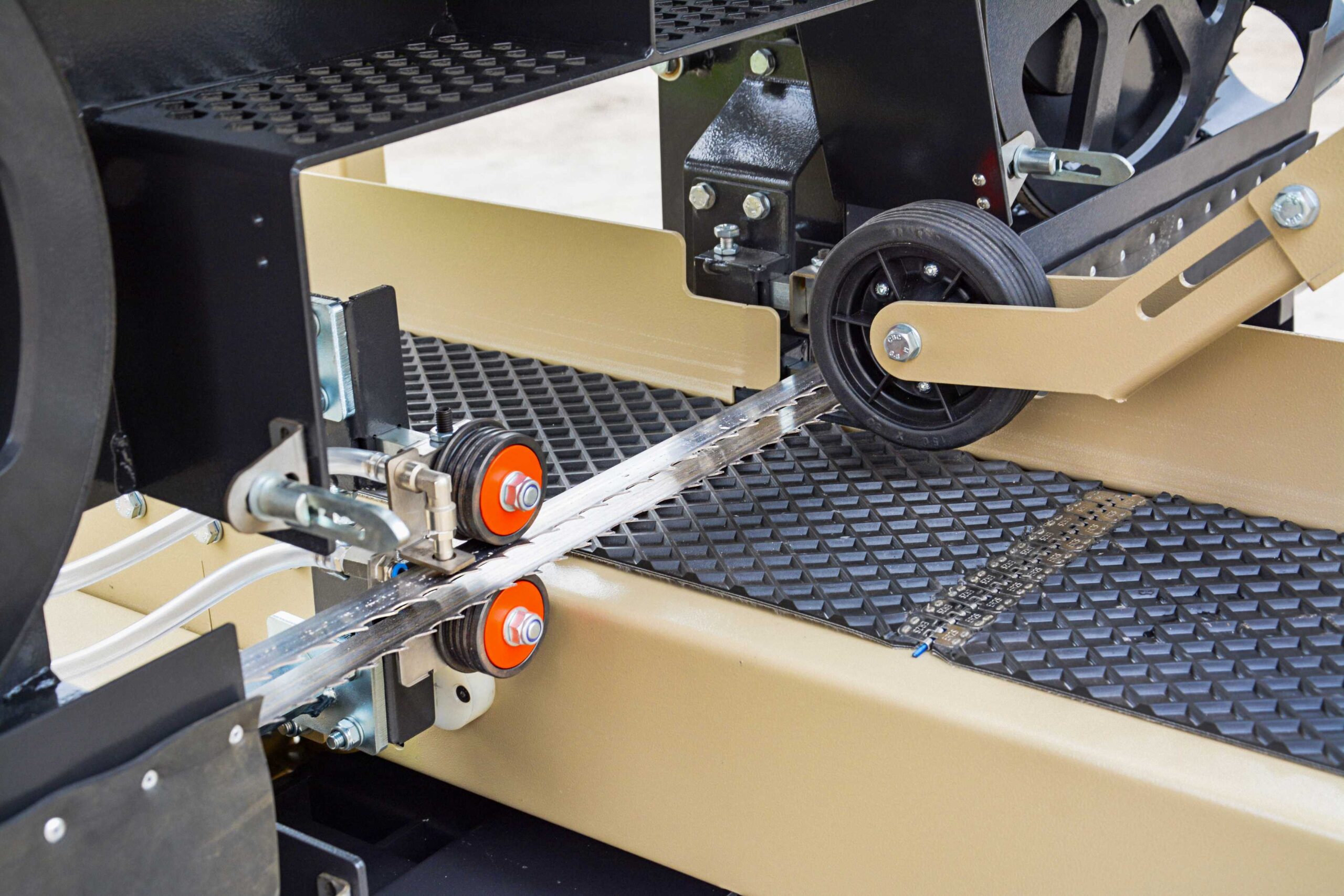 Rhino Twin Head Resaw with Automatic Conveyor Feed (New) - Image 19