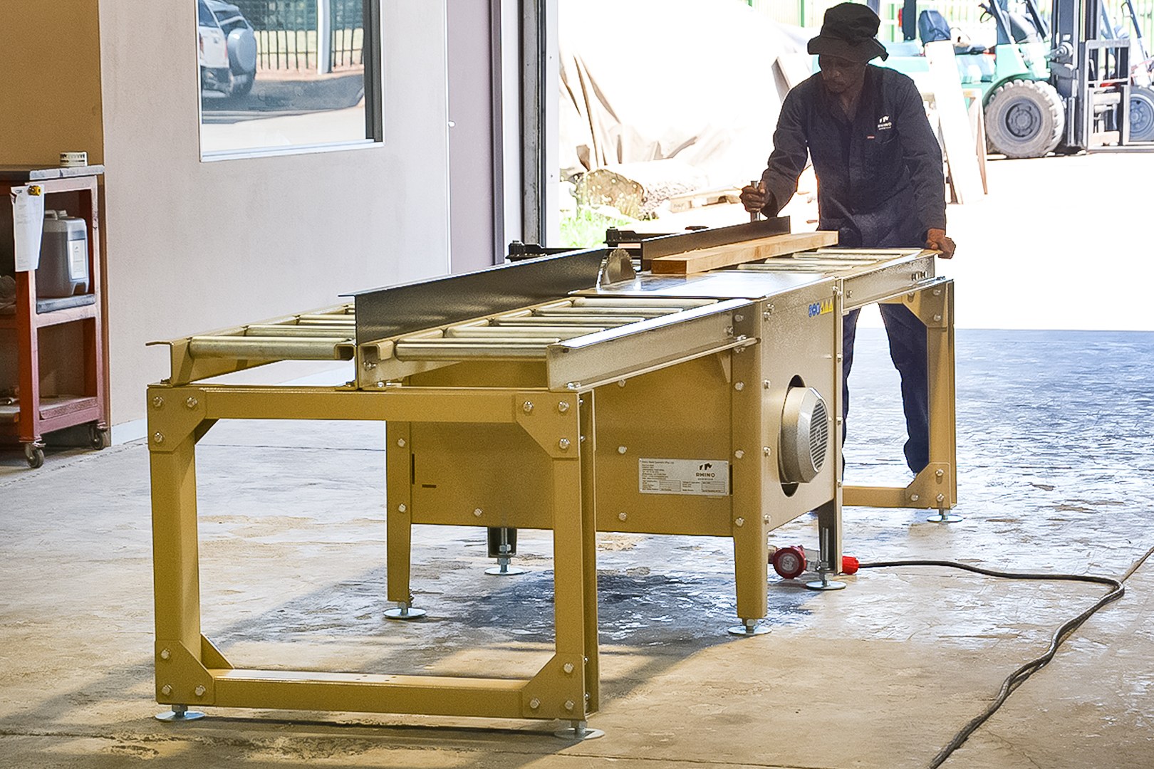 (New) Rhino Heavy-Duty Board Edger & Ripper Combo with Feed Tables - Made in South Africa - Image 4