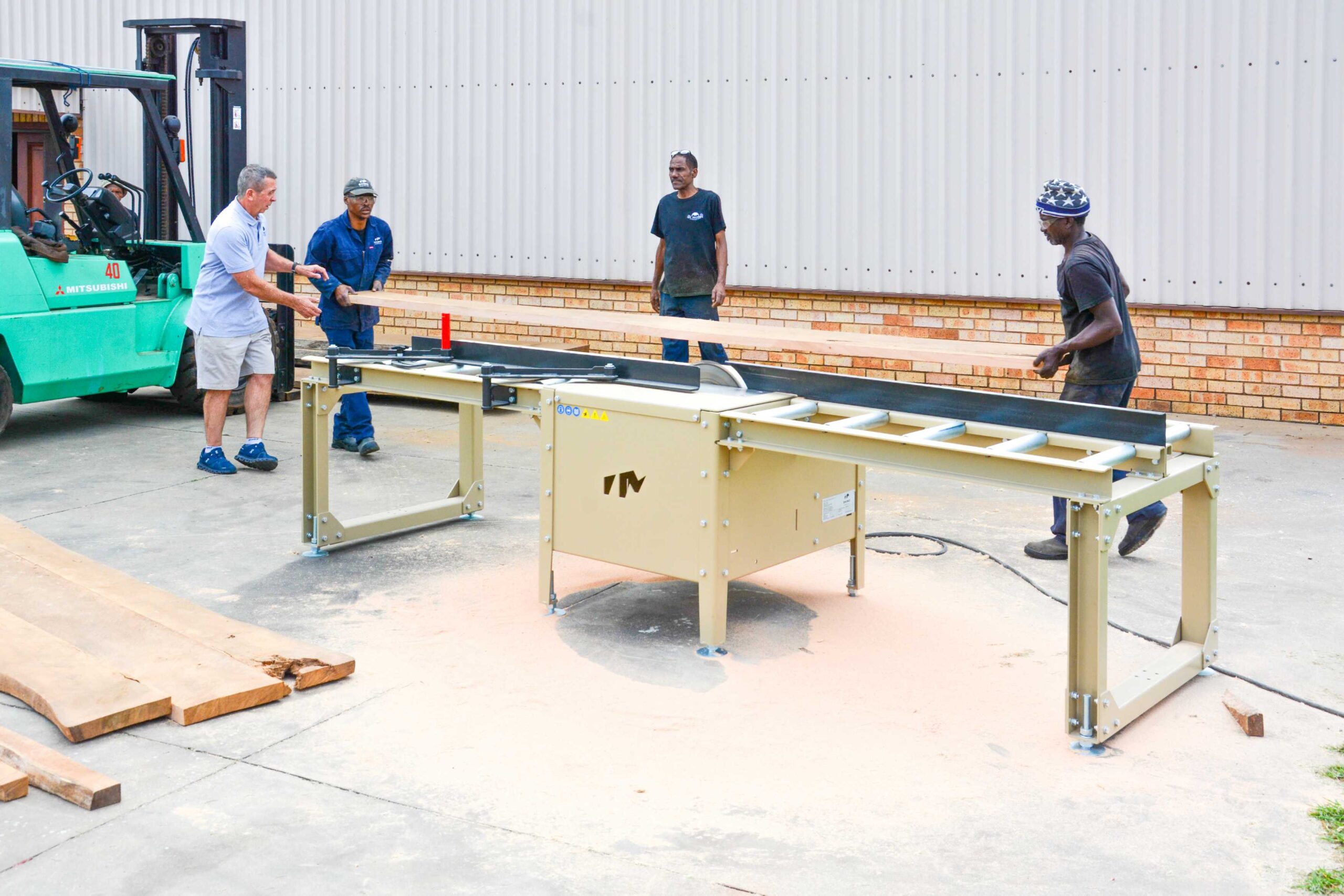 (New) Rhino Heavy-Duty Board Edger & Ripper Combo with Feed Tables - Made in South Africa - Image 18