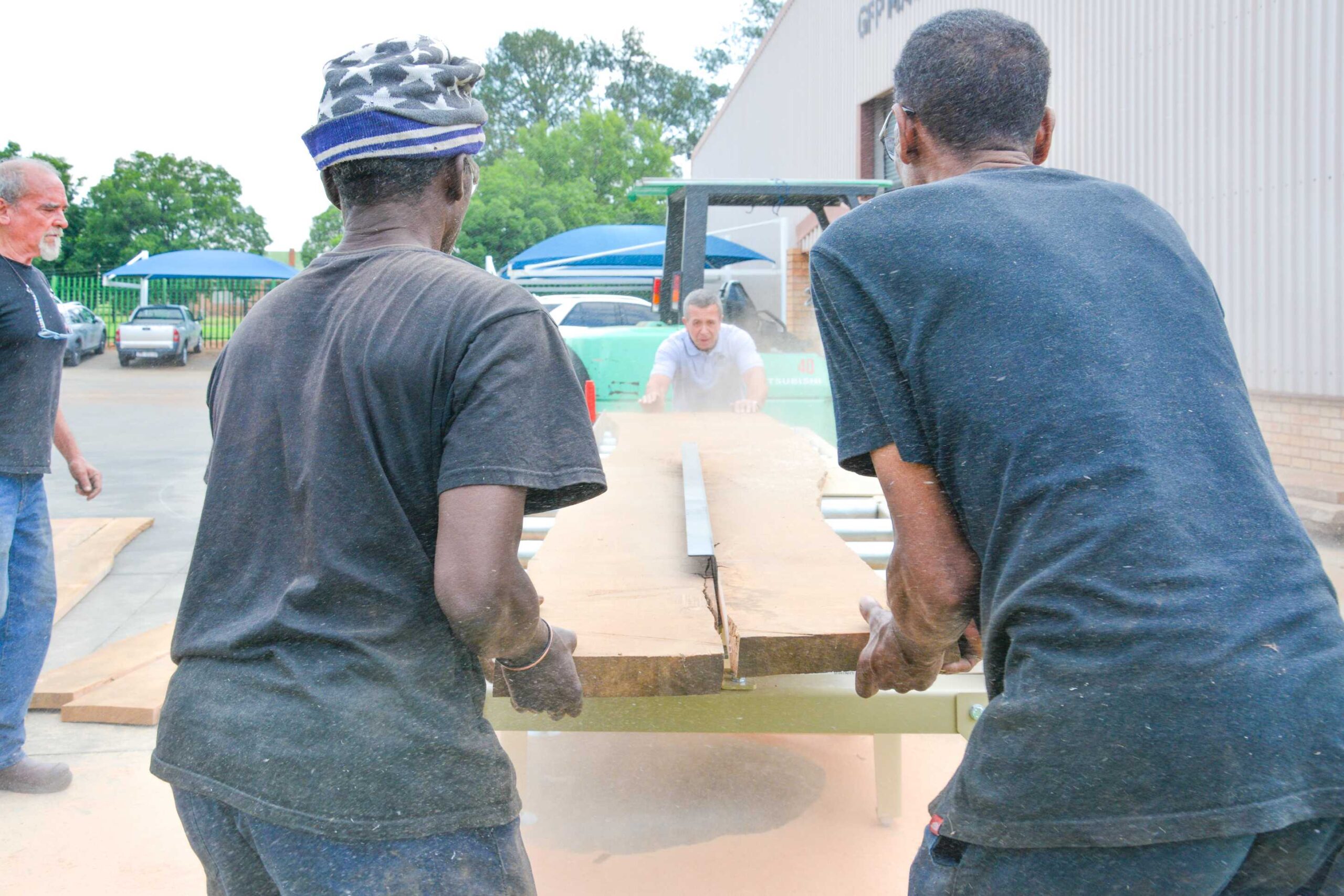 (New) Rhino Heavy-Duty Board Edger & Ripper Combo with Feed Tables - Made in South Africa - Image 17