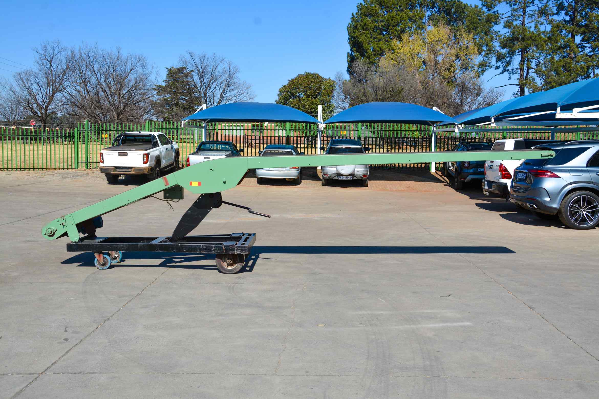 Industrial Mobile Container Loading Conveyor System (CO118U) - Image 3