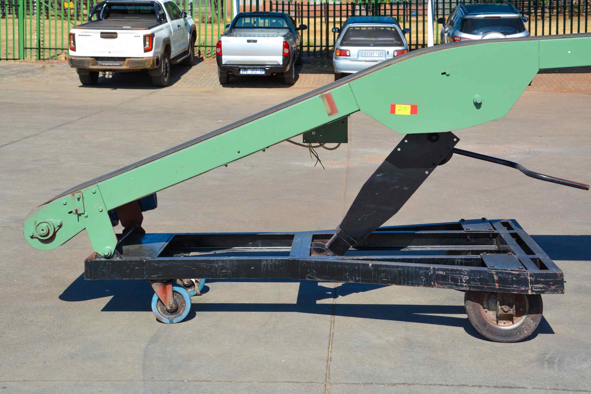 Industrial Mobile Container Loading Conveyor System (CO118U) - Image 4