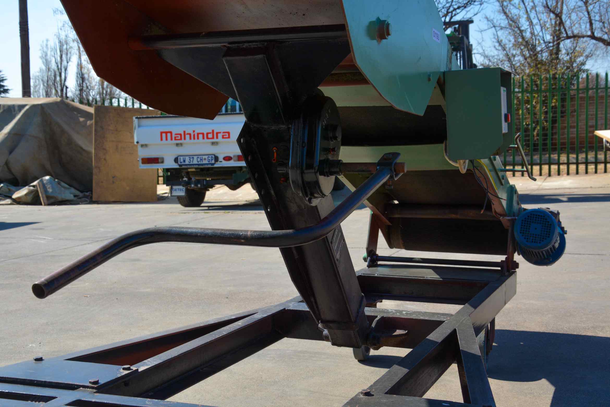 Industrial Mobile Container Loading Conveyor System (CO118U) - Image 11