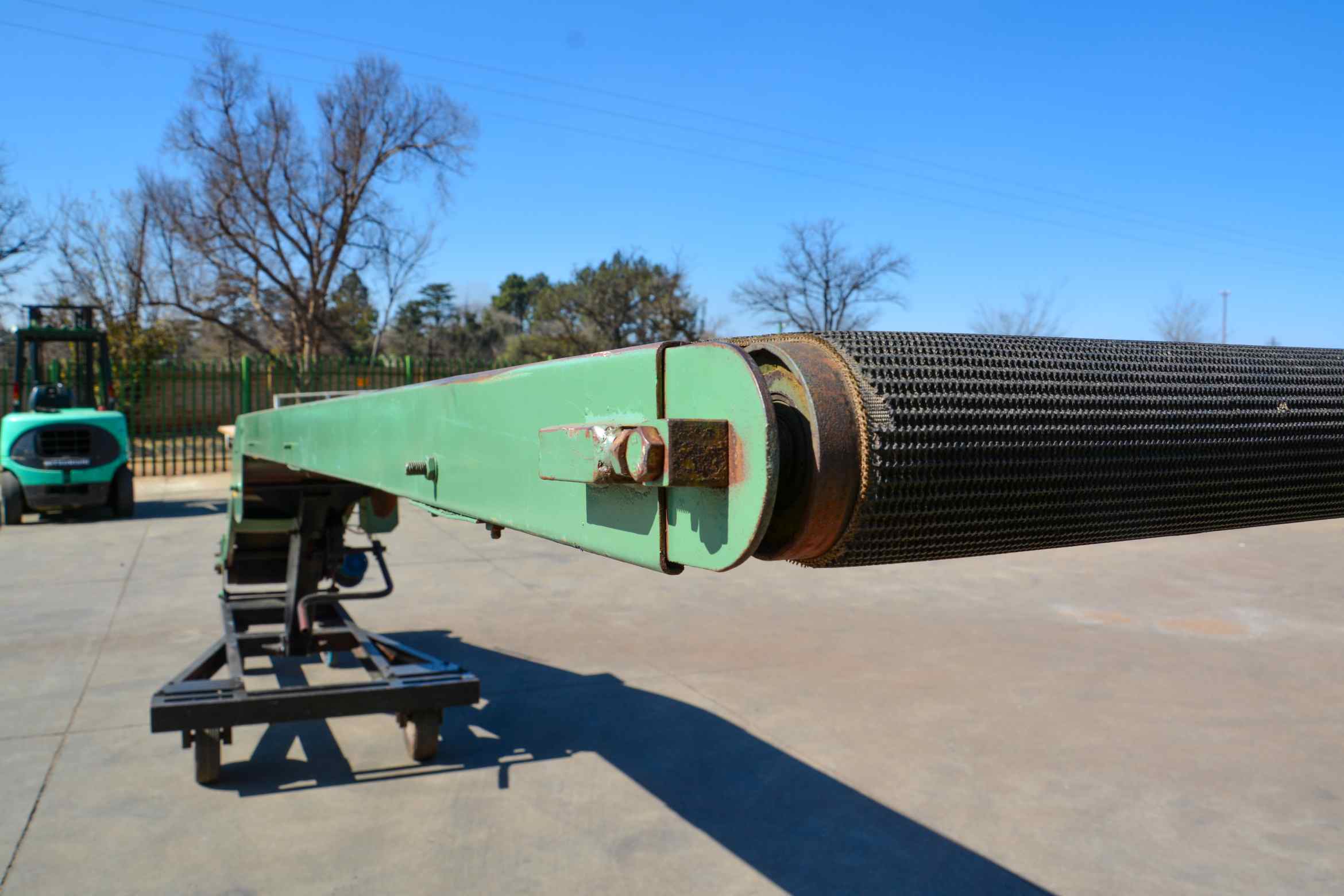 Industrial Mobile Container Loading Conveyor System (CO118U) - Image 15