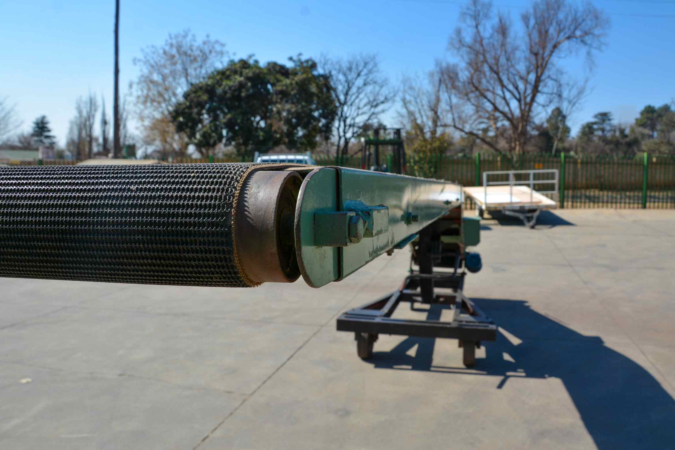 Industrial Mobile Container Loading Conveyor System (CO118U) - Image 14