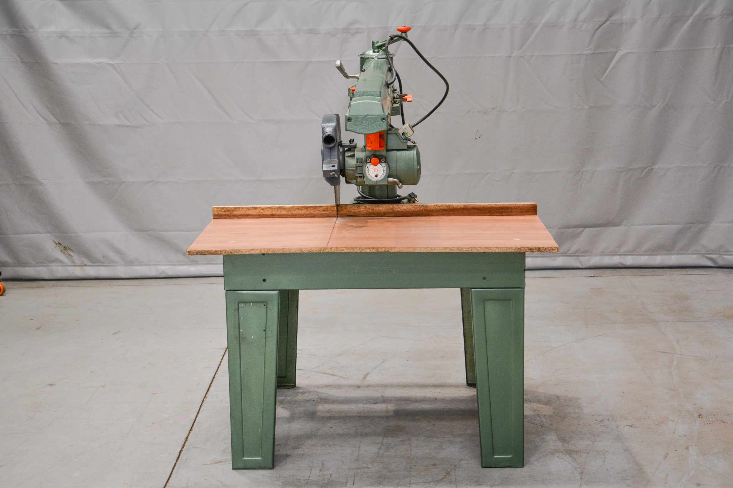 DeWalt 350mm Heavy-Duty Radial Arm Saw - 220V (Fully-Serviced) (CC137U) - Image 6