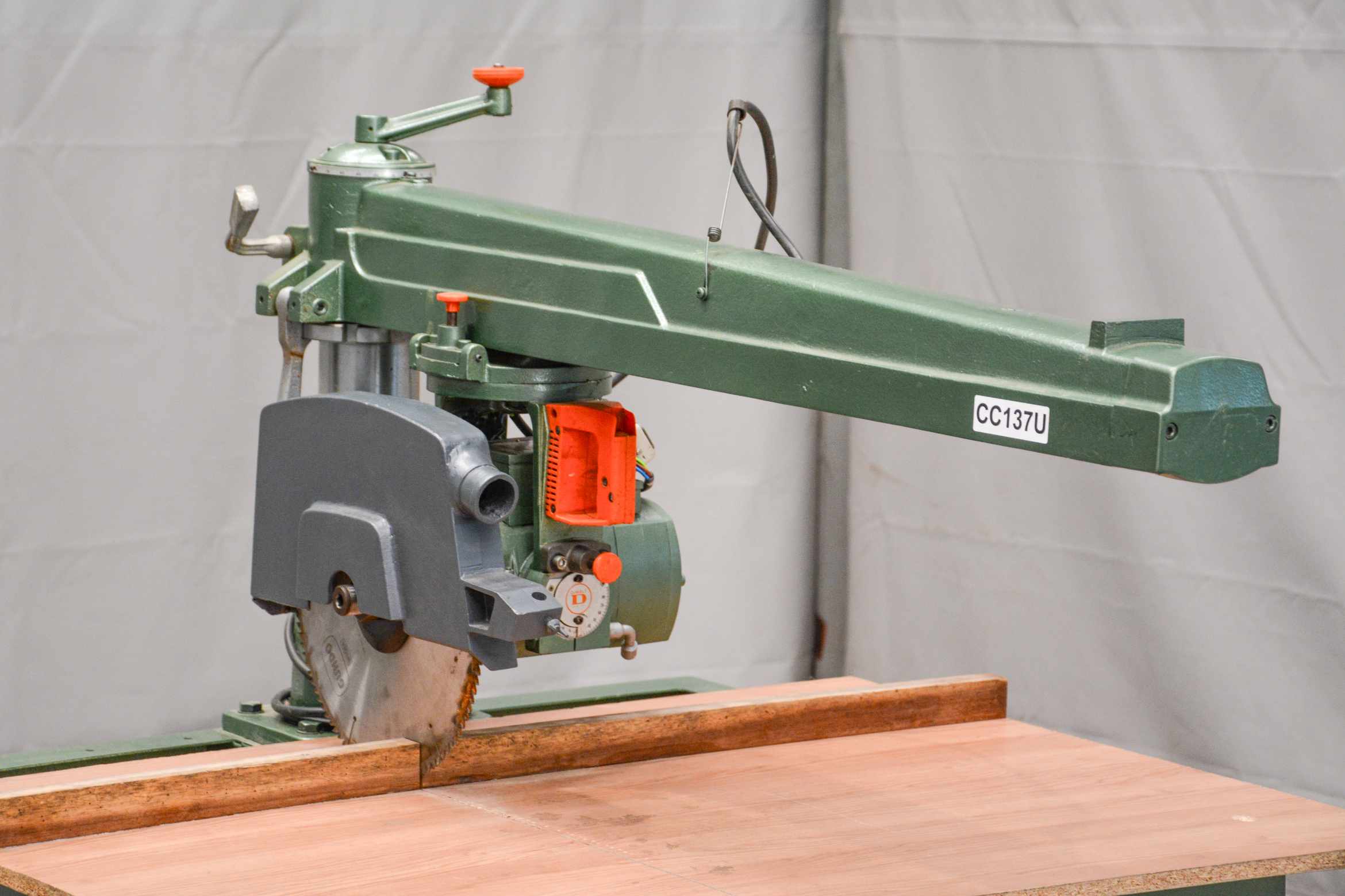 DeWalt 350mm Heavy-Duty Radial Arm Saw - 220V (Fully-Serviced) (CC137U) - Image 5