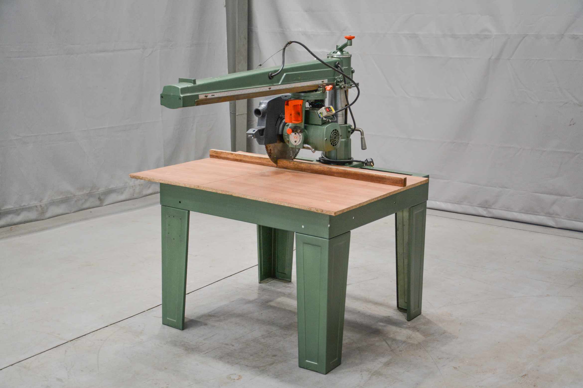 DeWalt 350mm Heavy-Duty Radial Arm Saw - 220V (Fully-Serviced) (CC137U) - Image 7
