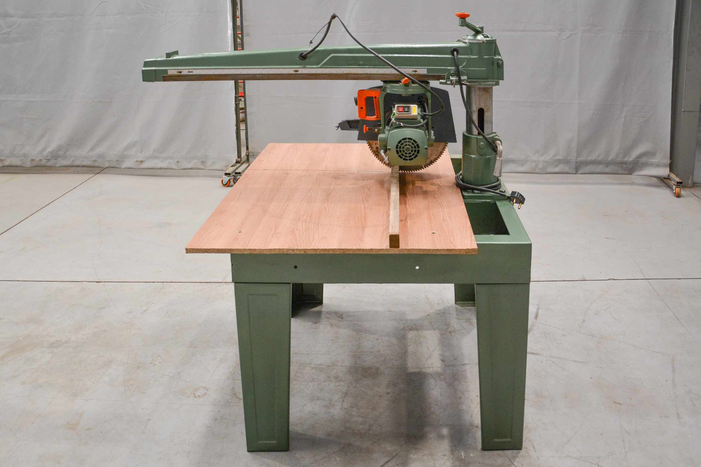 DeWalt 350mm Heavy-Duty Radial Arm Saw - 220V (Fully-Serviced) (CC137U) - Image 12