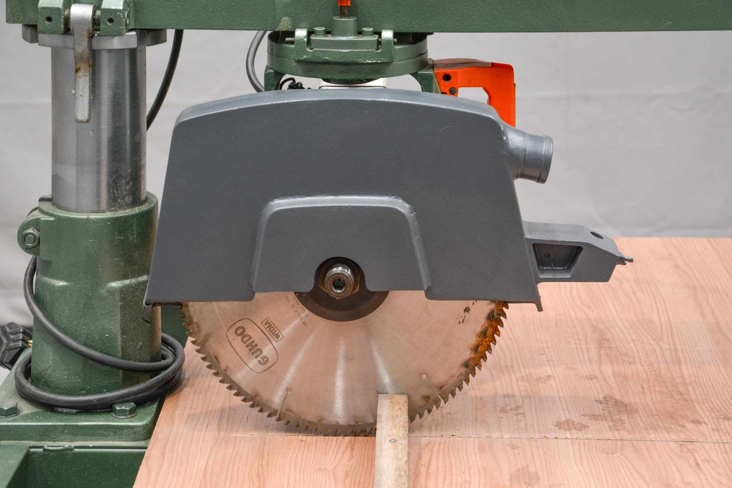 DeWalt 350mm Heavy-Duty Radial Arm Saw - 220V (Fully-Serviced) (CC137U) - Image 3