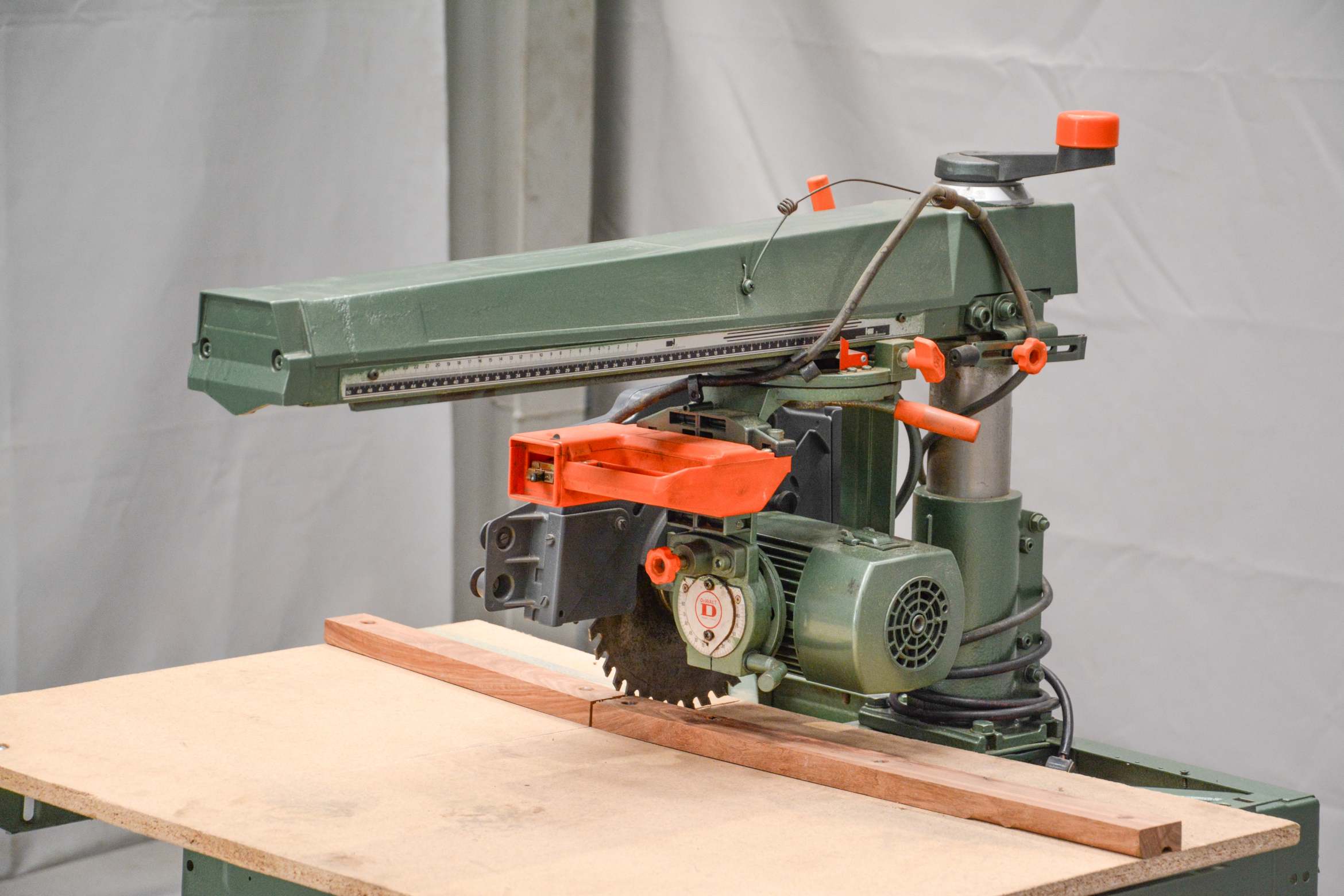 DeWalt 250mm Radial Arm Saw - 220V (Fully-Serviced) (SC138U) - Image 6
