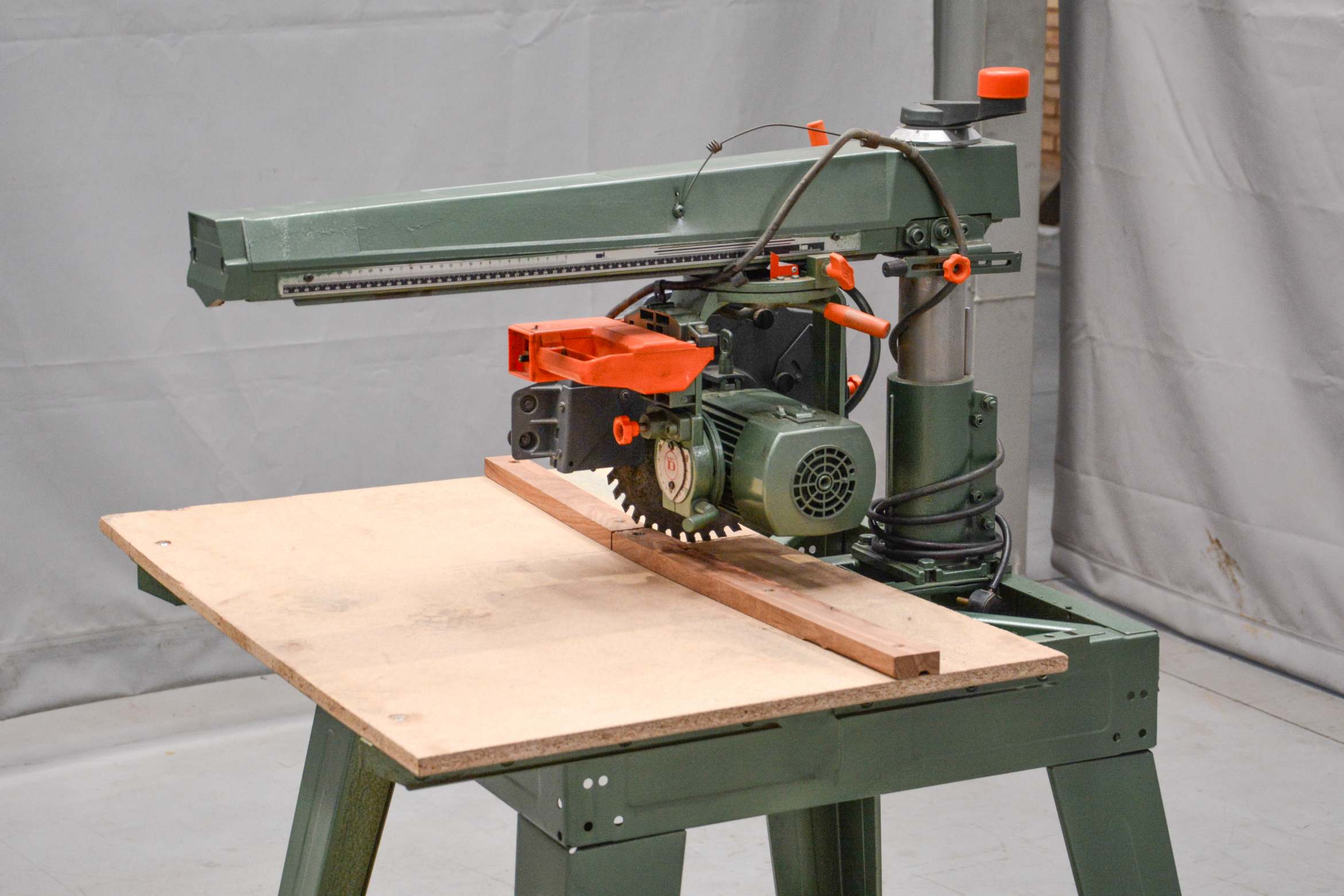 DeWalt 250mm Radial Arm Saw - 220V (Fully-Serviced) (SC138U) - Image 15