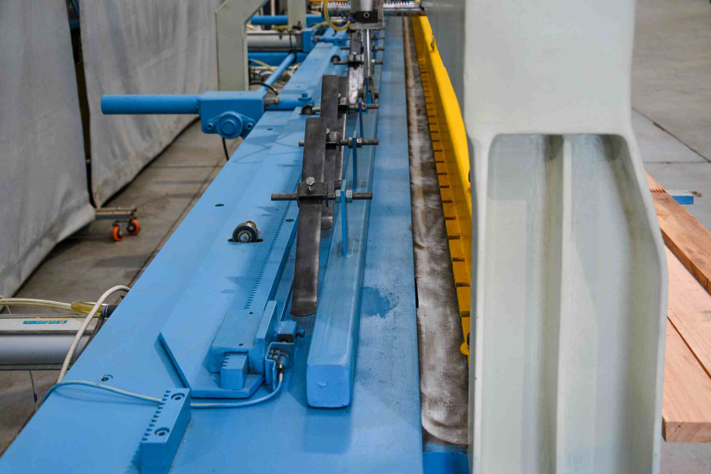 IWM 6m Pneumatic Finger Joint Press (Fully-Serviced) (FJ030U) - Image 11