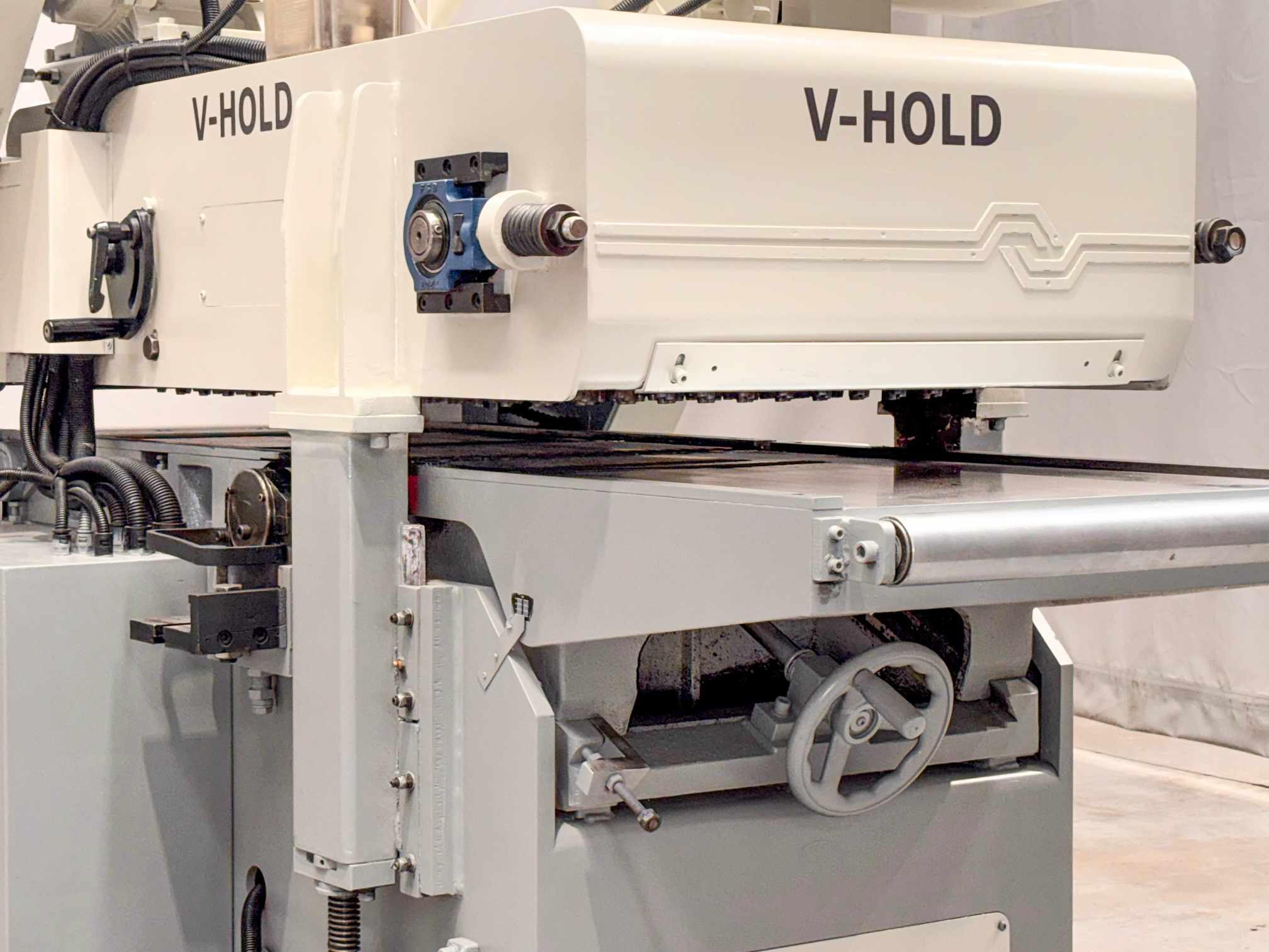 V-Hold MB2061D 610mm Top & Bottom Spiral Cutterhead Planer (Fully-Serviced) (TP24U) - Image 5