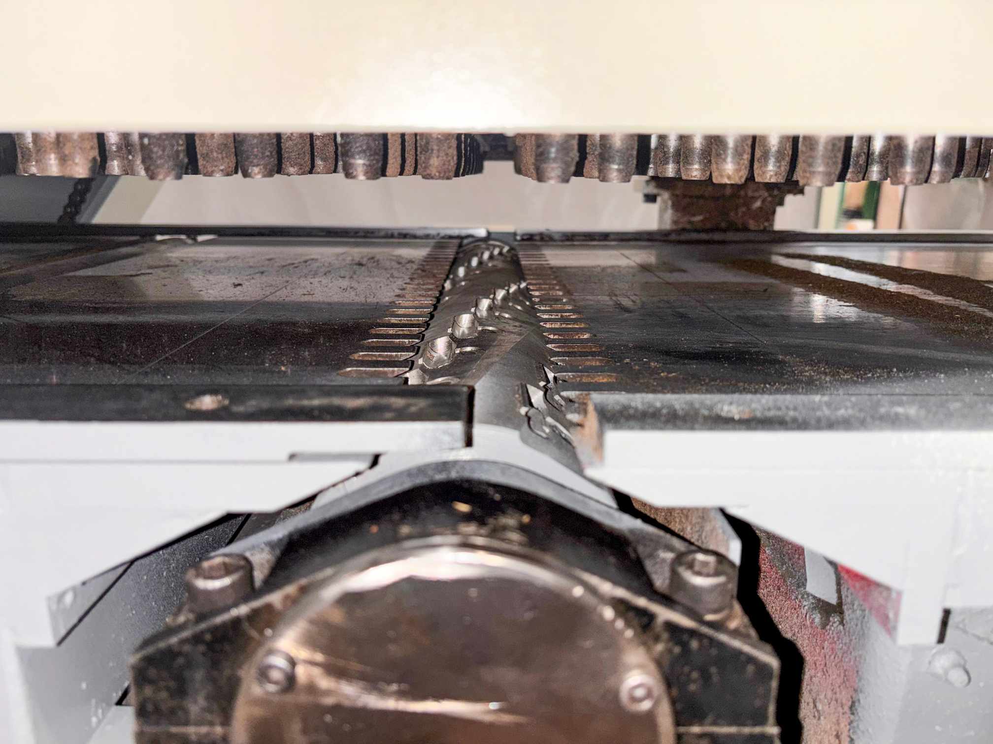 V-Hold MB2061D 610mm Top & Bottom Spiral Cutterhead Planer (Fully-Serviced) (TP24U) - Image 16